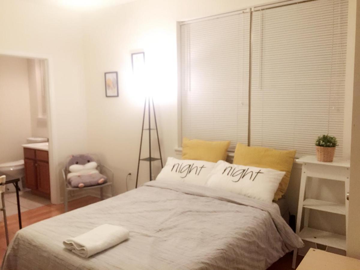Cozy Bedrooms At University City In Philadelphia Exterior photo